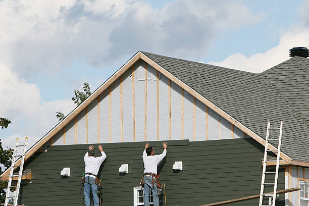 Professional Siding technician working in Utica, OH
